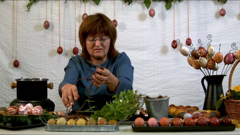 Növényi festékes, levélrátétes tojások készítése